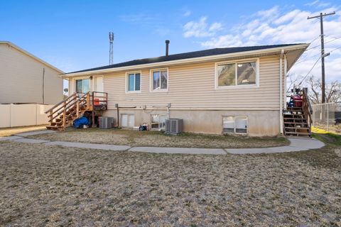 Tiny photo for 931 S 700 E, Provo, UT 84606 (MLS # 2138557)