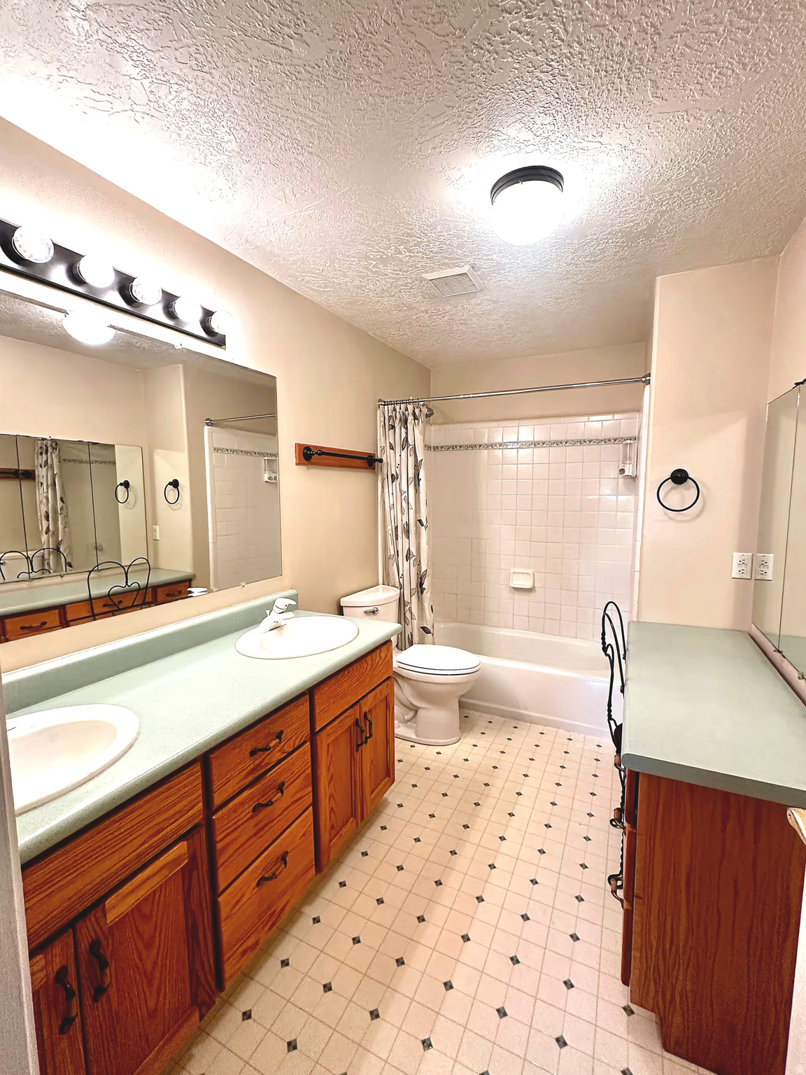 MAPLE LEAF SUBD - Residential