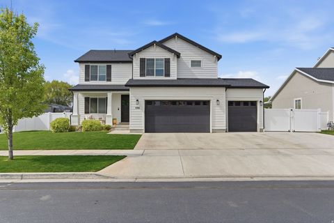 Photo of 596 S MEADE ST, Mapleton, UT 84664 (MLS # 2150155)