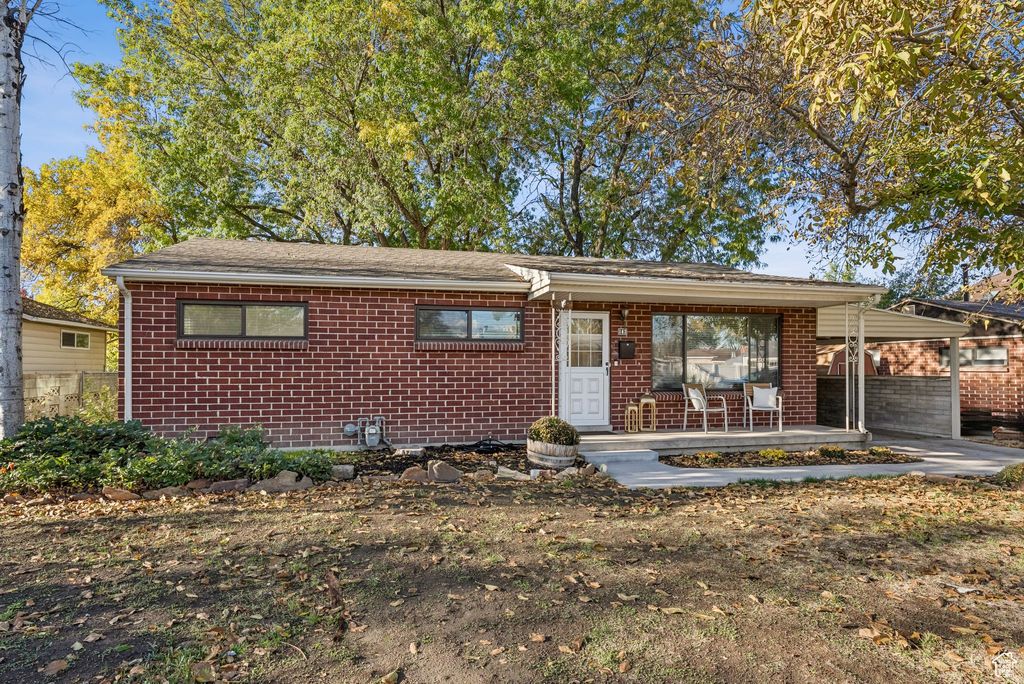 Photo of 143 W WASHINGTON AVE, Murray, UT 84107 (MLS # 2119050)
