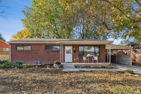 Photo of 143 W WASHINGTON AVE, Murray, UT 84107 (MLS # 2119050)