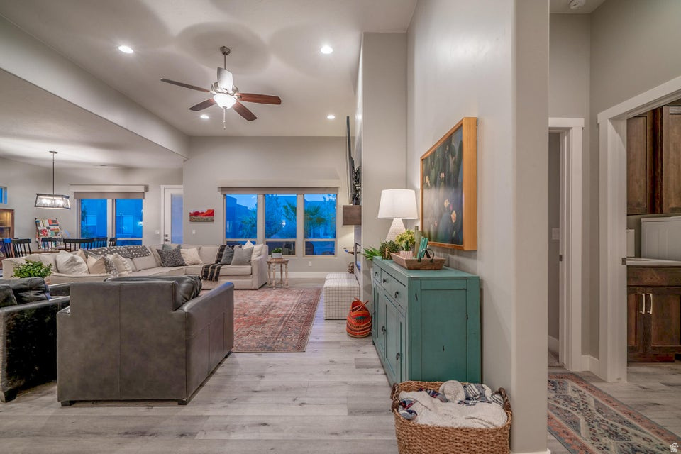 RETREAT AT SAND HOLLOW - Residential