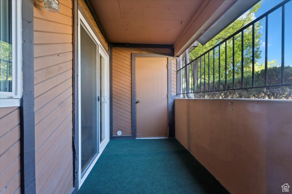 WOOD HOLLOW CONDM - Residential