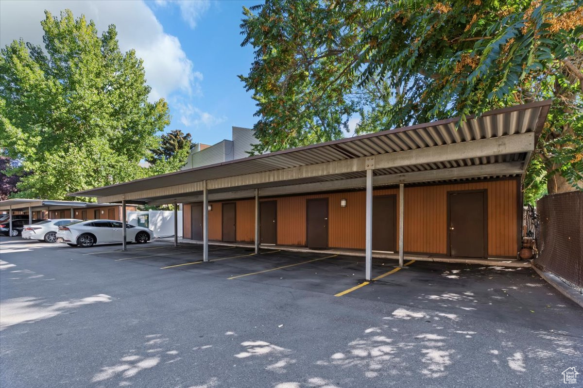 WOOD HOLLOW CONDM - Residential