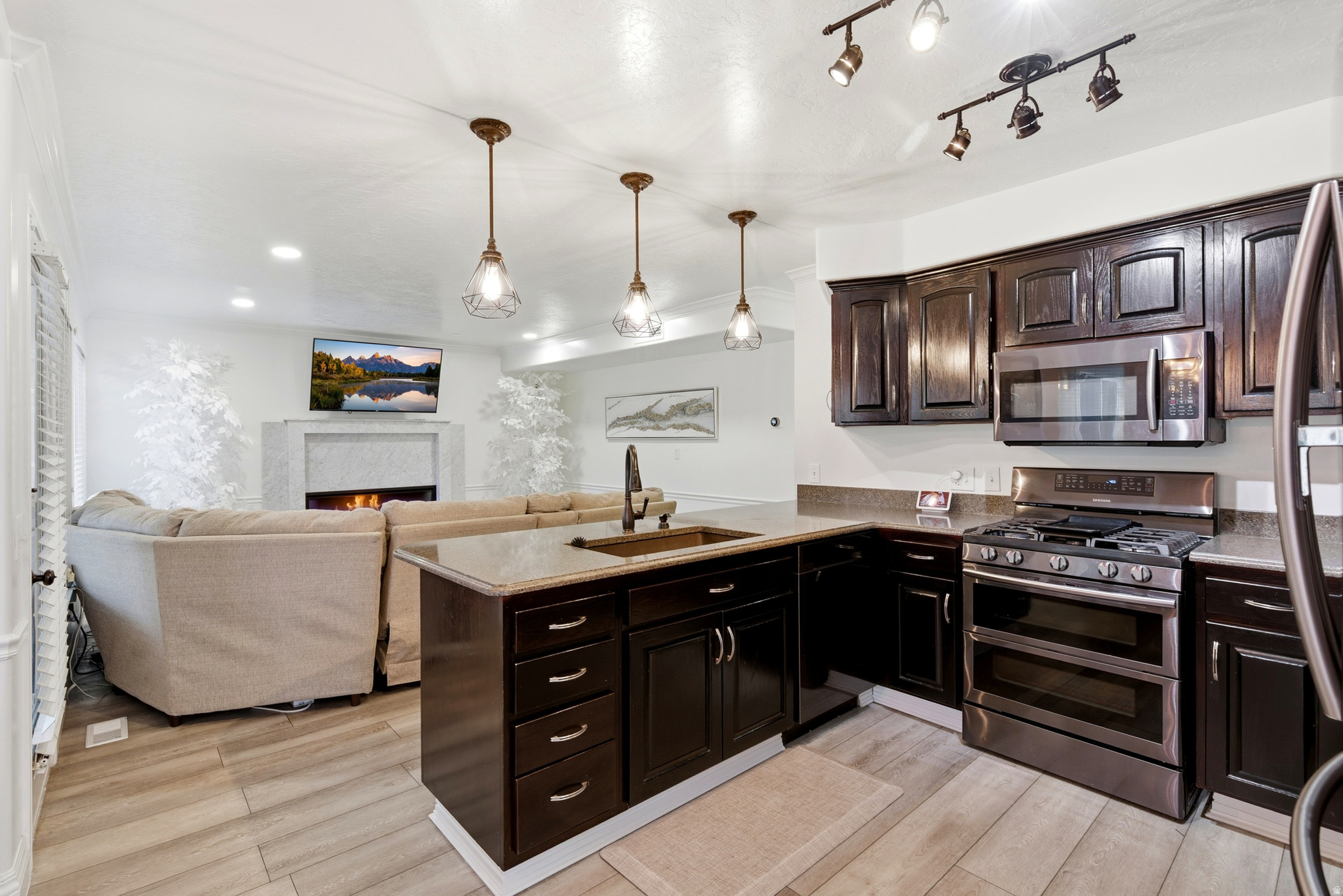 CLOVER RIDGE - Residential