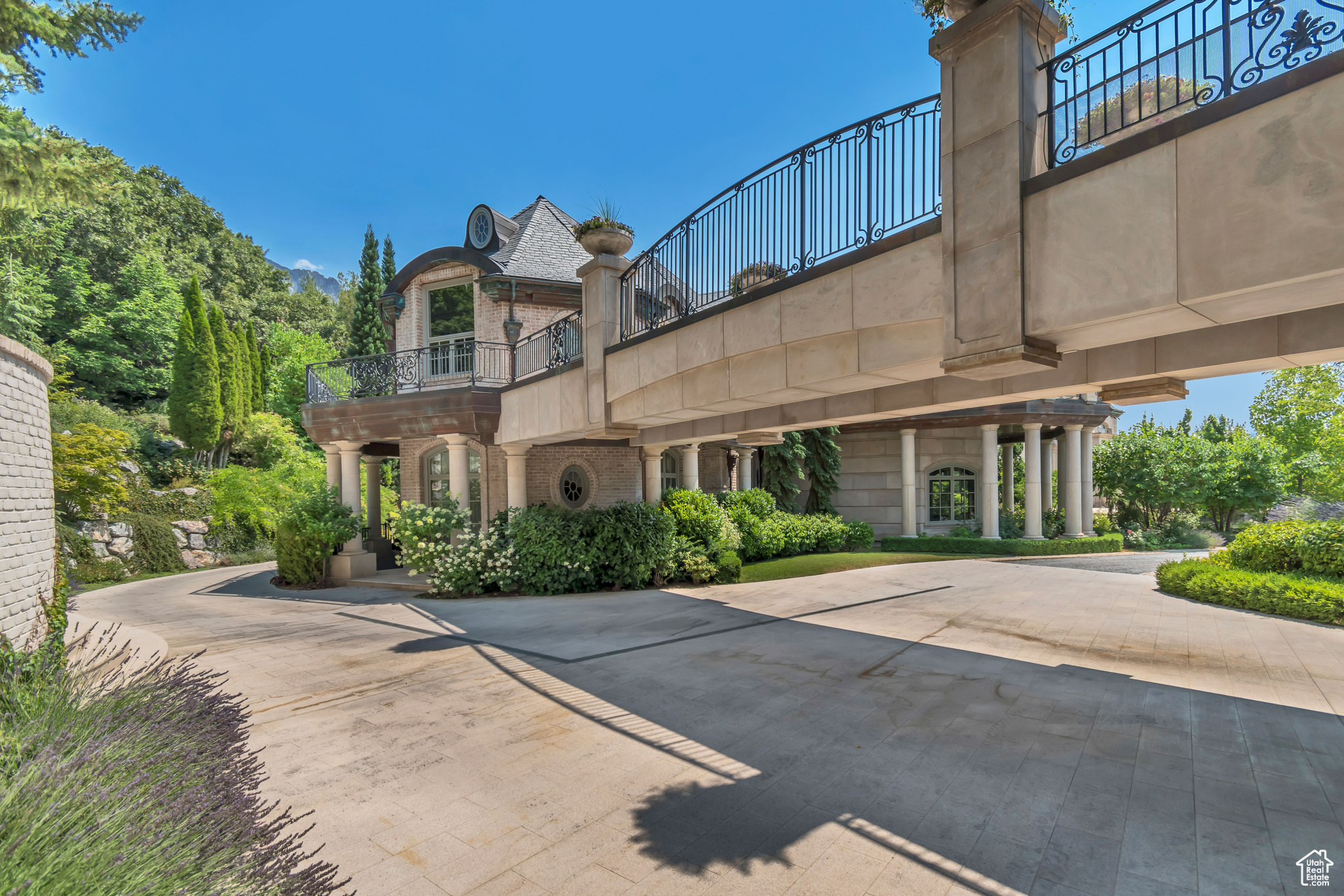 ALPINE COVE - Residential