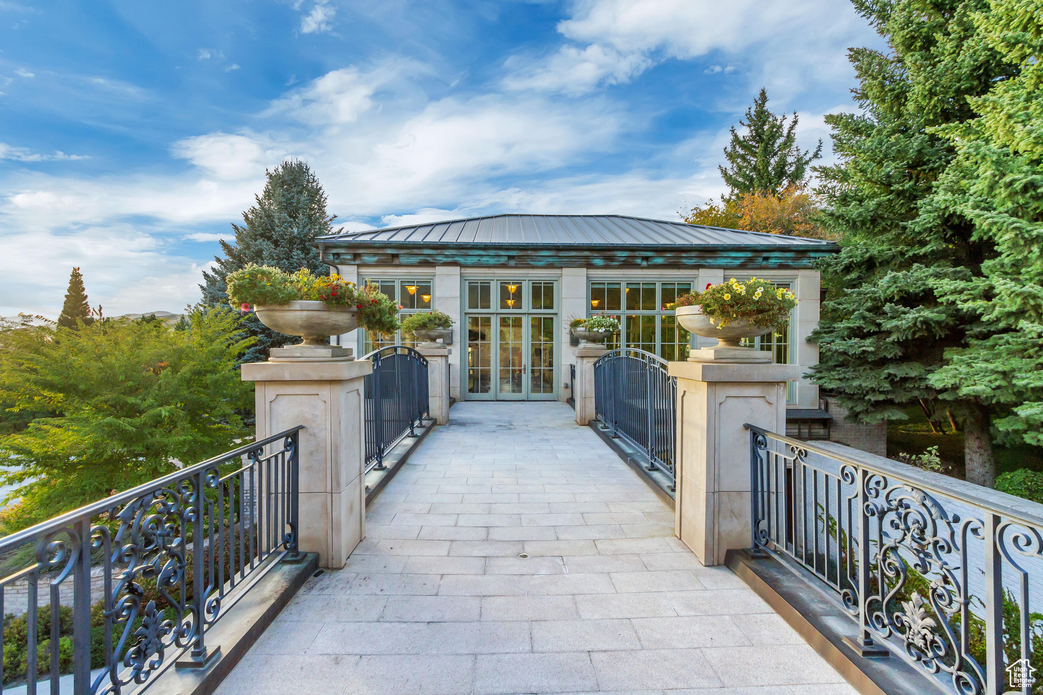 ALPINE COVE - Residential