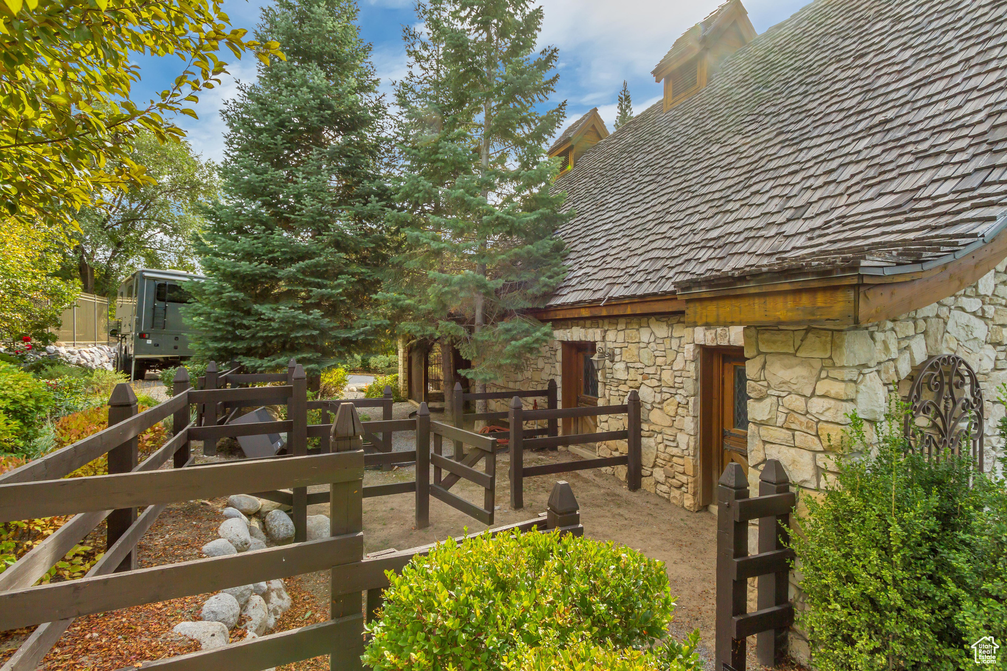 ALPINE COVE - Residential