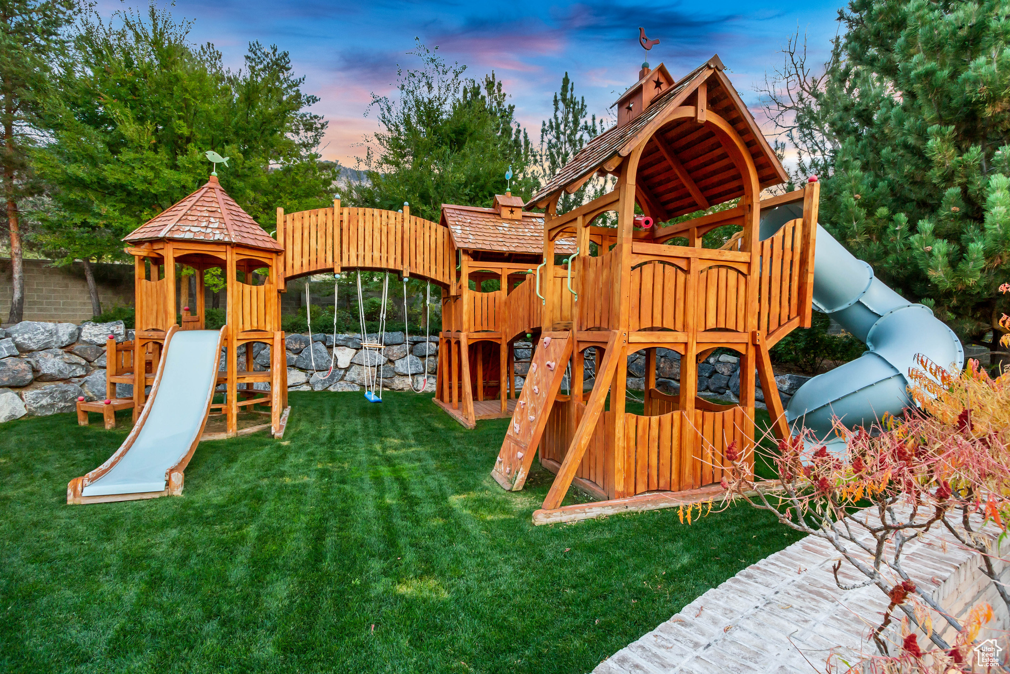 ALPINE COVE - Residential