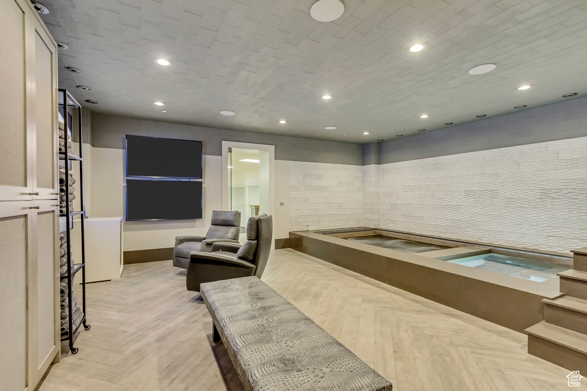 ALPINE COVE - Residential