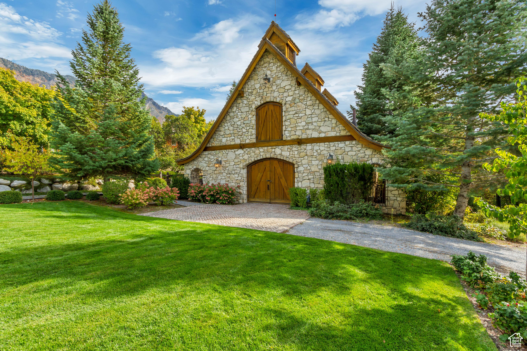 ALPINE COVE - Residential