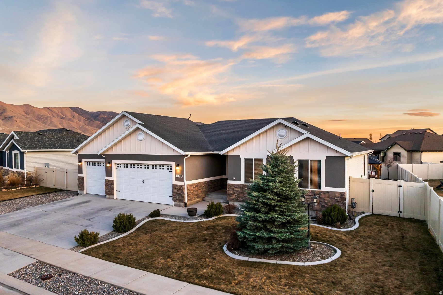 AUTUMN RIDGE - Residential