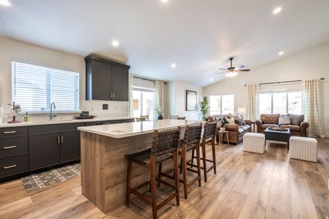 Tiny photo for 129 S 940 E, Santaquin, UT 84655 (MLS # 2129718)