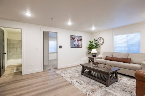 Tiny photo for 129 S 940 E, Santaquin, UT 84655 (MLS # 2129718)