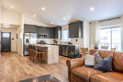 Tiny photo for 129 S 940 E, Santaquin, UT 84655 (MLS # 2129718)