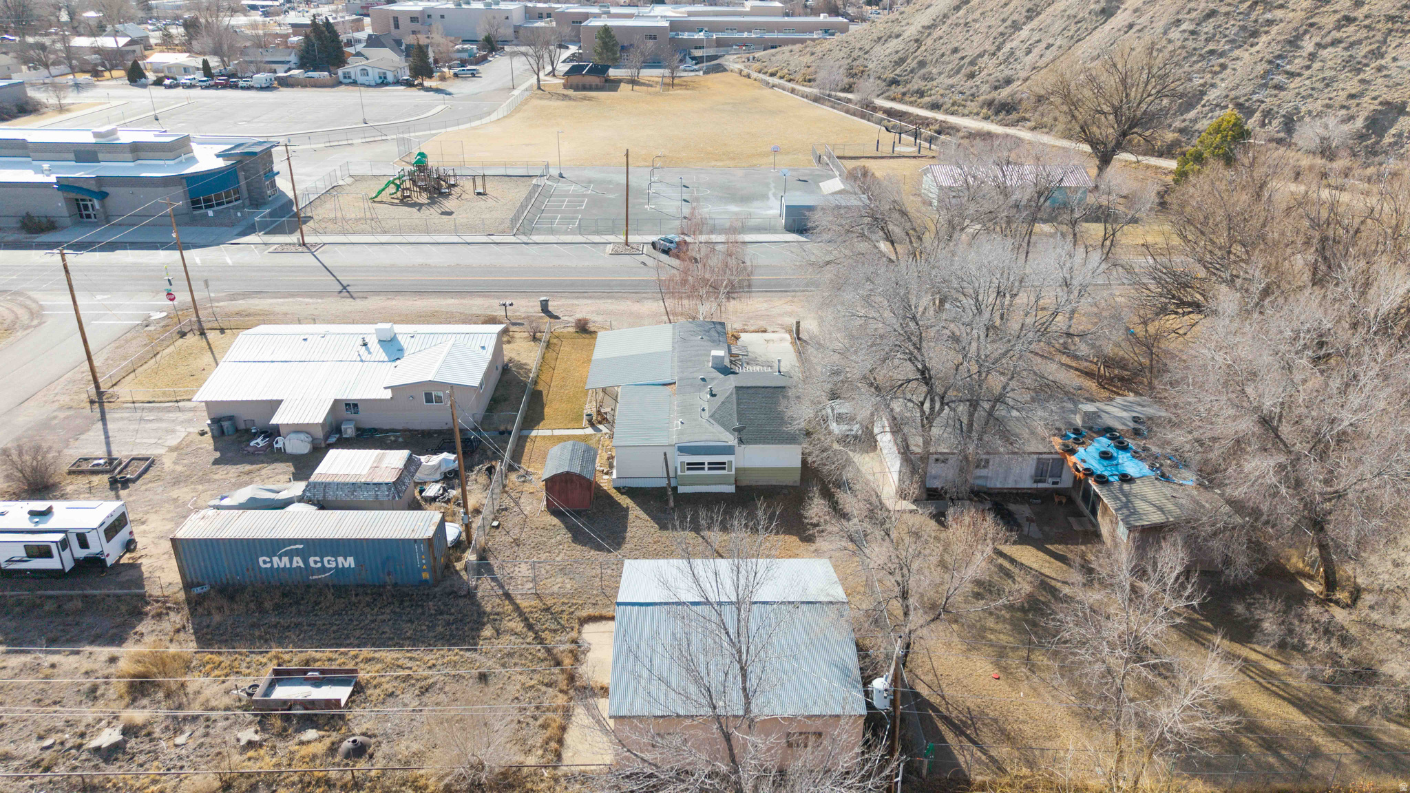 Main image without alt text