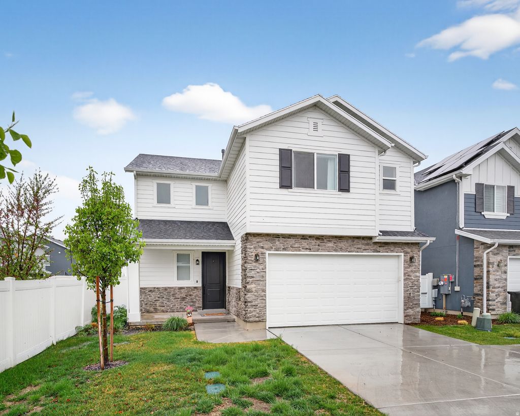 Photo of 1935 W PARKVIEW DR, Syracuse, UT 84075 (MLS # 2150655)