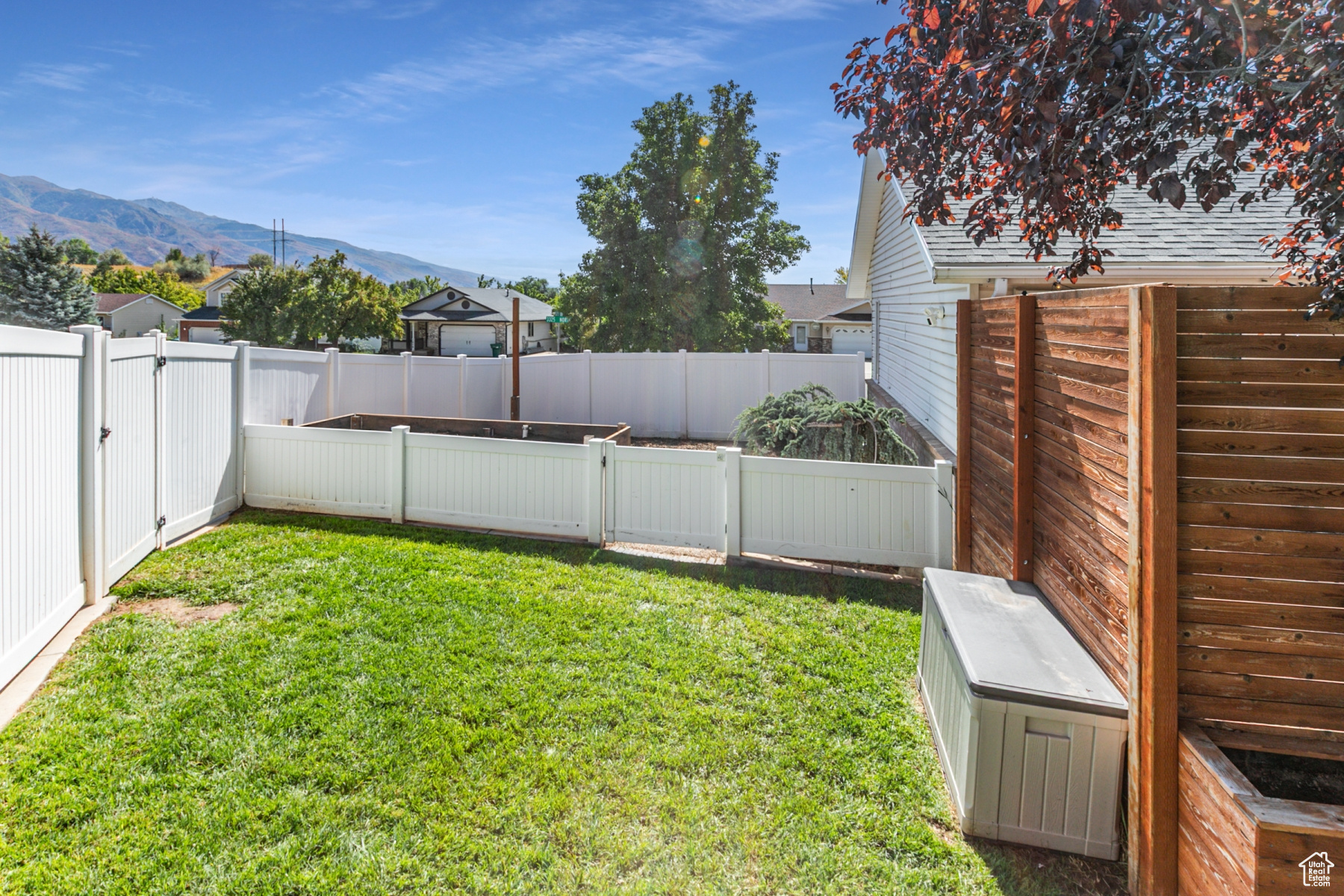 EASATRIDGE ESTATES NO. 4 - Residential