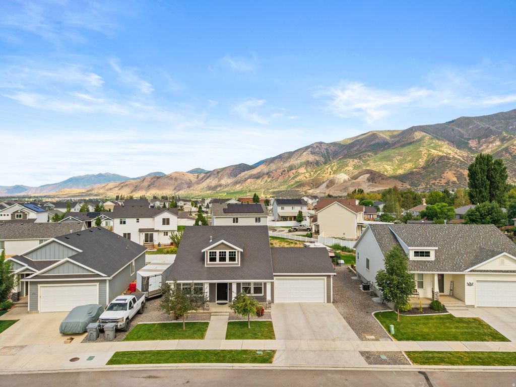 Photo of 820 N 210 W, Santaquin, UT 84655 (MLS # 2125255)