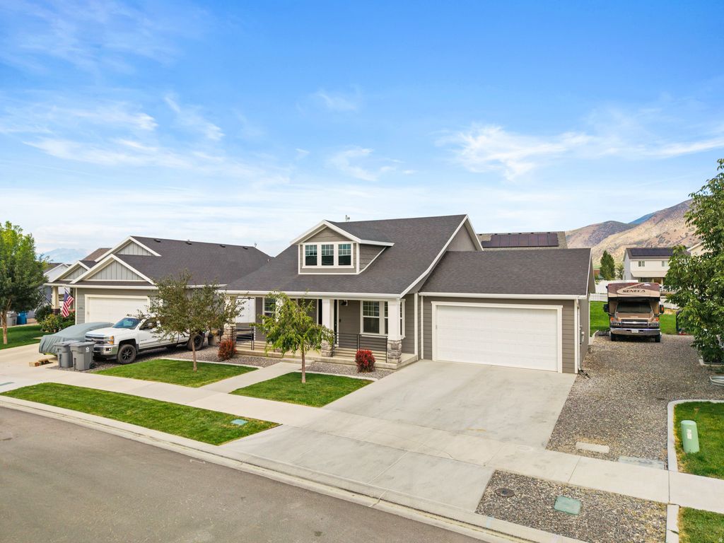 Photo of 820 N 210 W, Santaquin, UT 84655 (MLS # 2125255)
