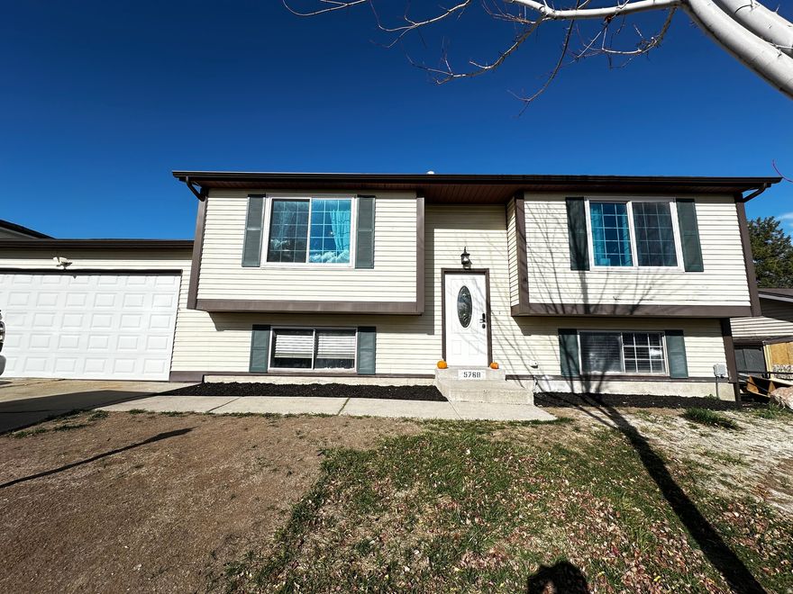 75-inch TV is included with the home. Great home with 2 kitchens!! This may be a great home for you. Centrally located and with easy access to nearby shopping and schools this might be the home you've been looking for so schedule a tour today. Square footage figures are provided as a courtesy estimate only and were obtained from county records.  Buyer is advised to obtain an independent measurement.