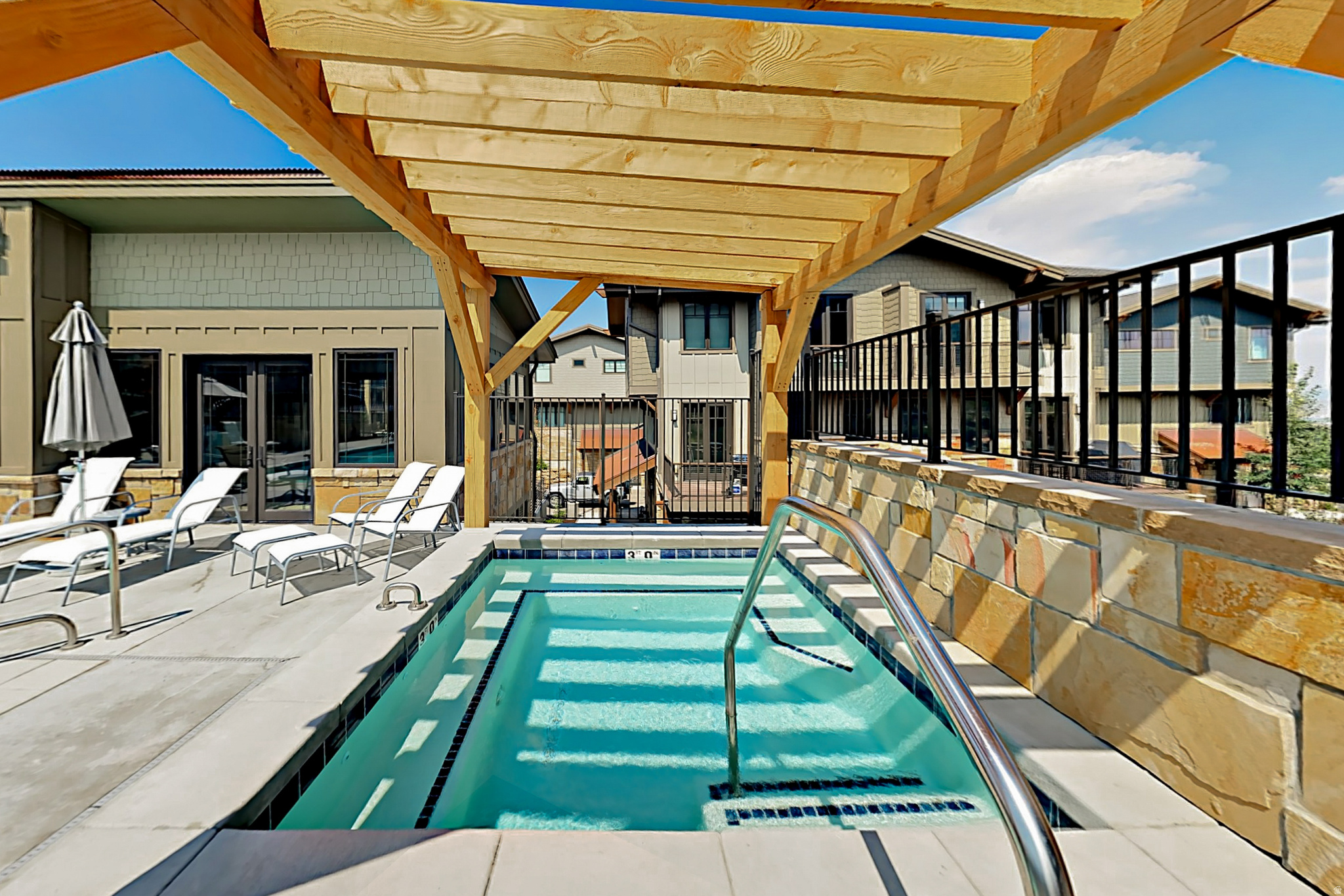 THE LOFTS AT BLCKSTO - Residential