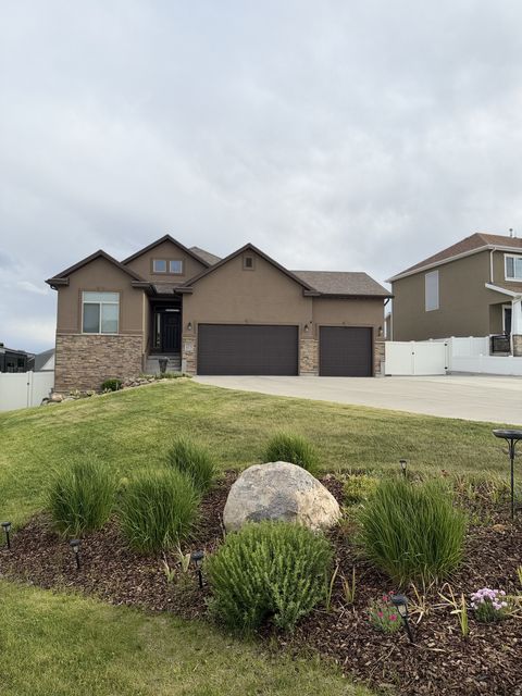 Photo of 6579 S SALT CREEK CIR, Salt Lake City, UT 84118 (MLS # 2158637)