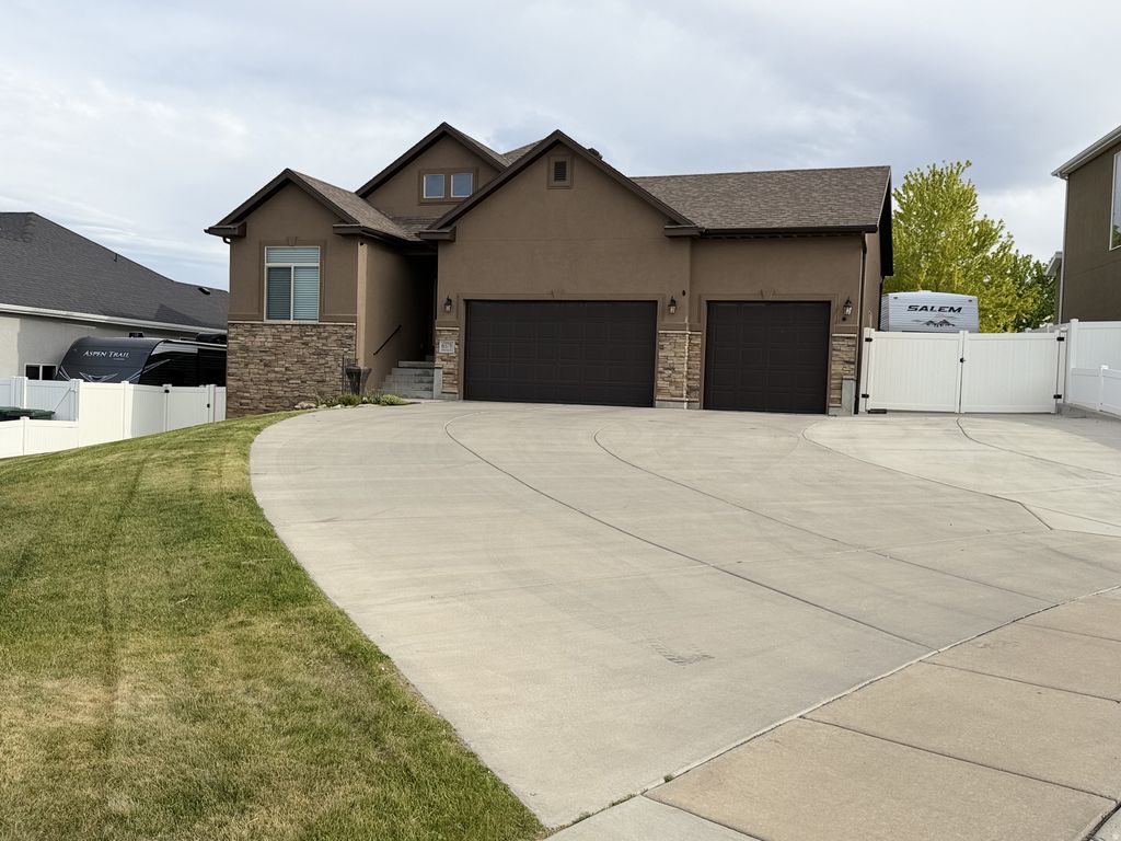 Photo of 6579 S SALT CREEK CIR, Salt Lake City, UT 84118 (MLS # 2158637)