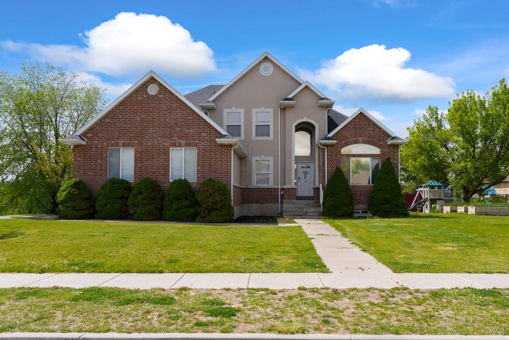 Photo of 2786 S 1260 W, Syracuse, UT 84075 (MLS # 2155416)