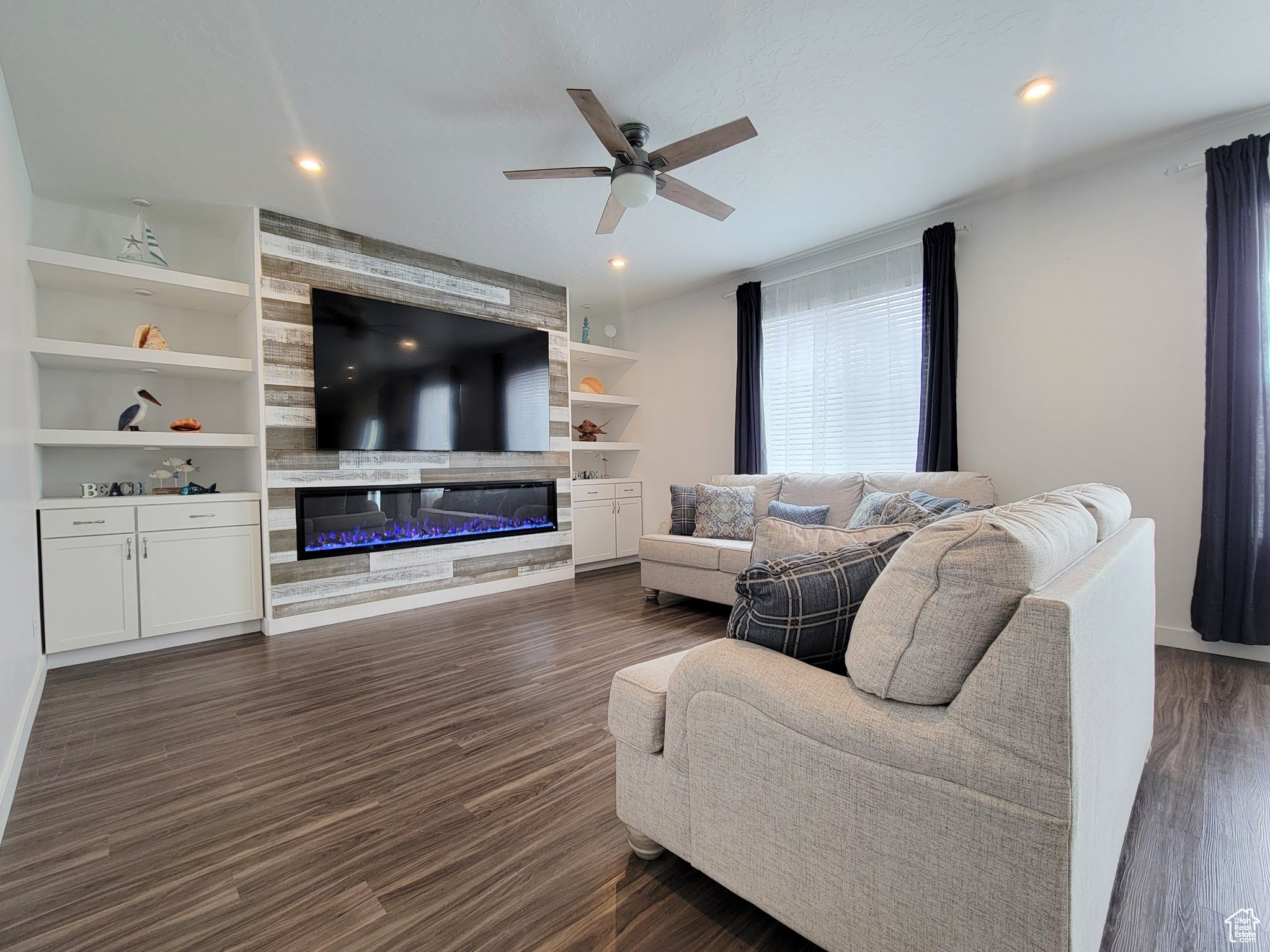 WOOD HOLLOW ESTATES - Residential