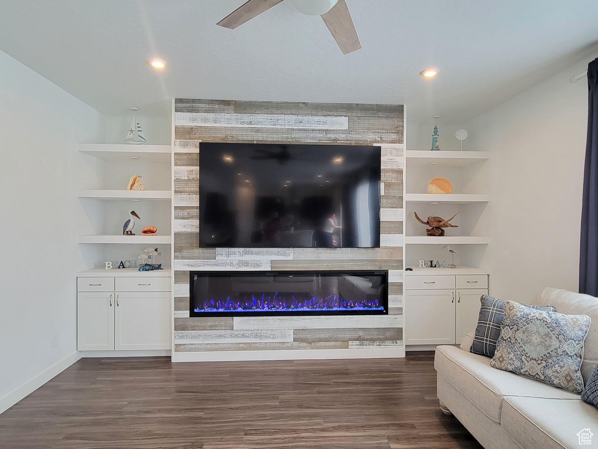 WOOD HOLLOW ESTATES - Residential