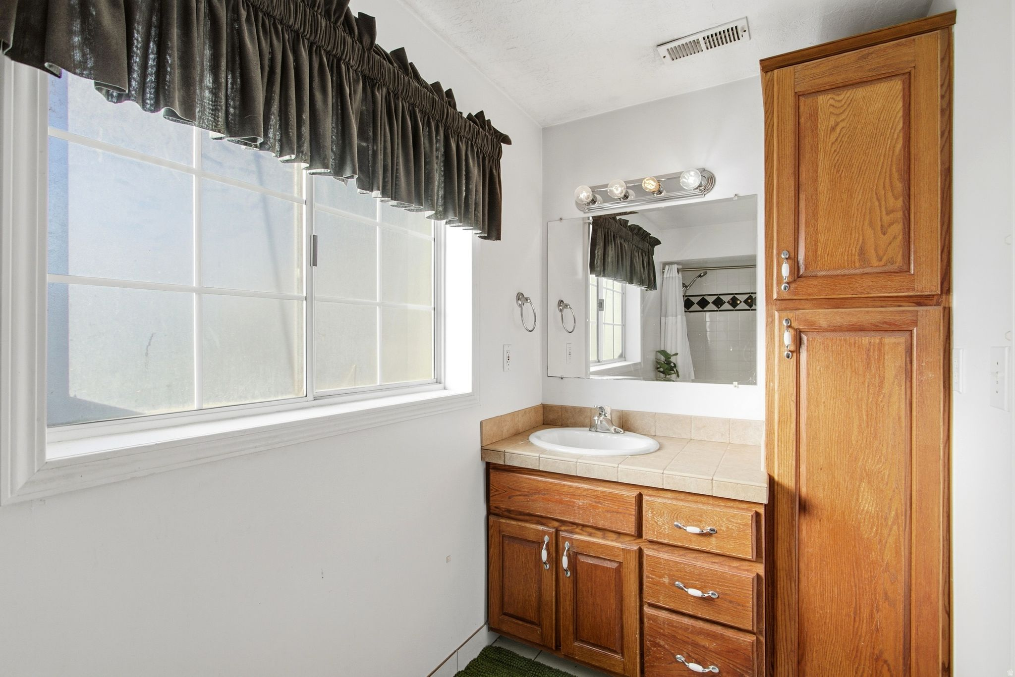 ALAND OF HONEY - Residential