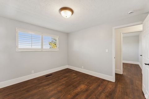 Tiny photo for 2423 S ELAINE DR E, Bountiful, UT 84010 (MLS # 2109585)