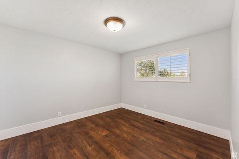 Tiny photo for 2423 S ELAINE DR E, Bountiful, UT 84010 (MLS # 2109585)