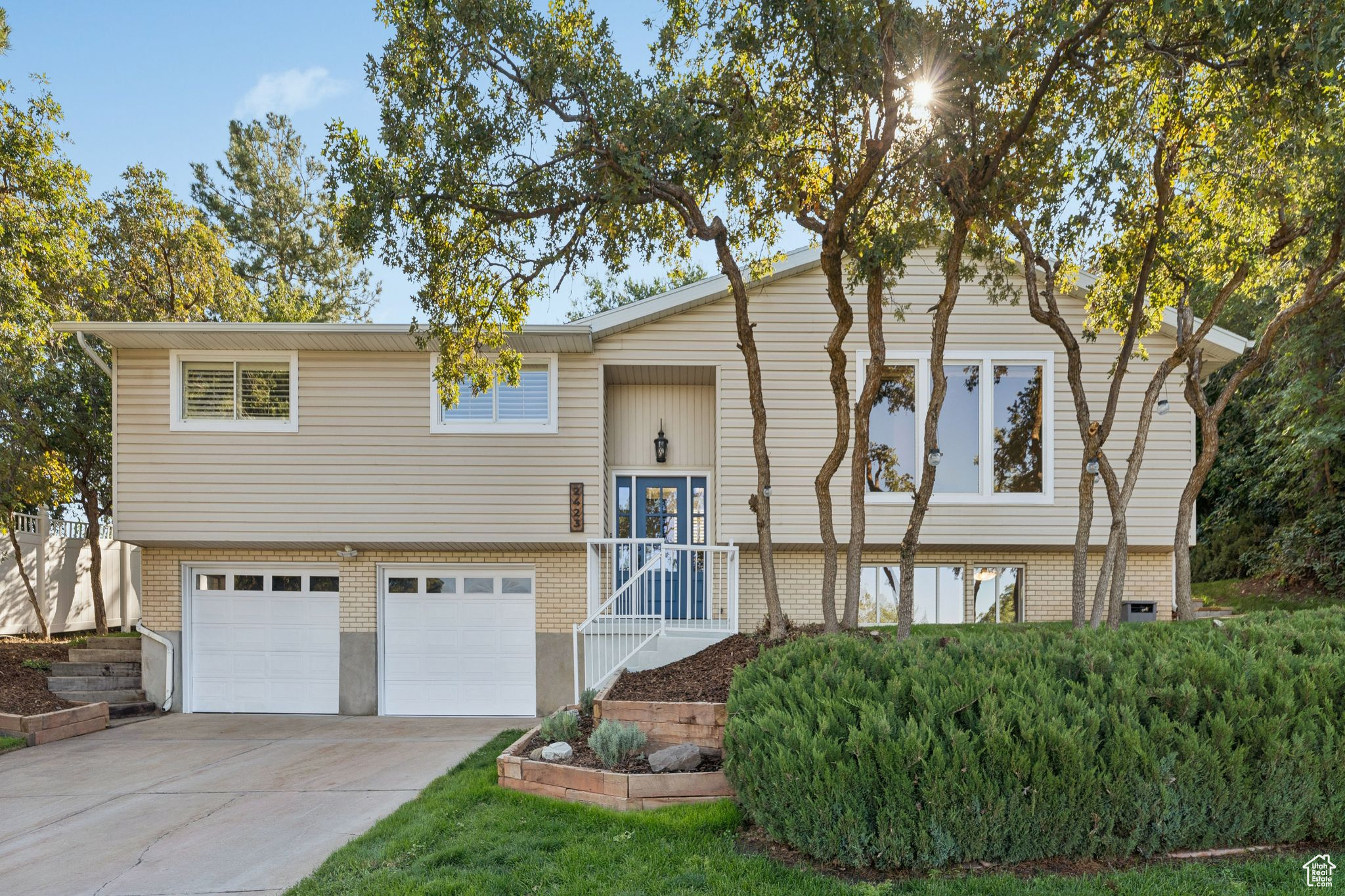OAKRIDGE MANOR - Residential