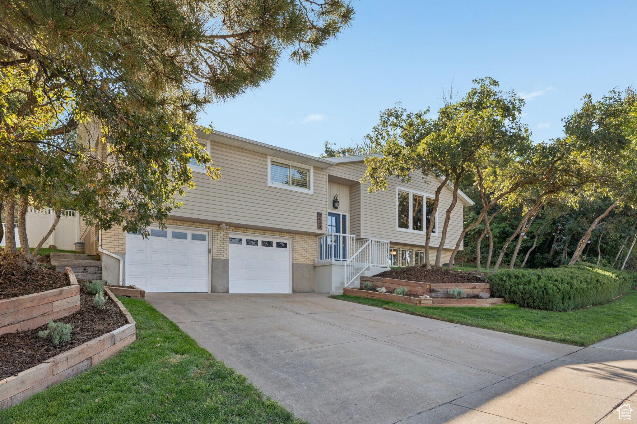 OAKRIDGE MANOR - Residential