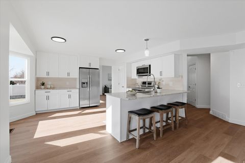 Tiny photo for 2342 E KARALEE WAY, Sandy, UT 84092 (MLS # 2135109)