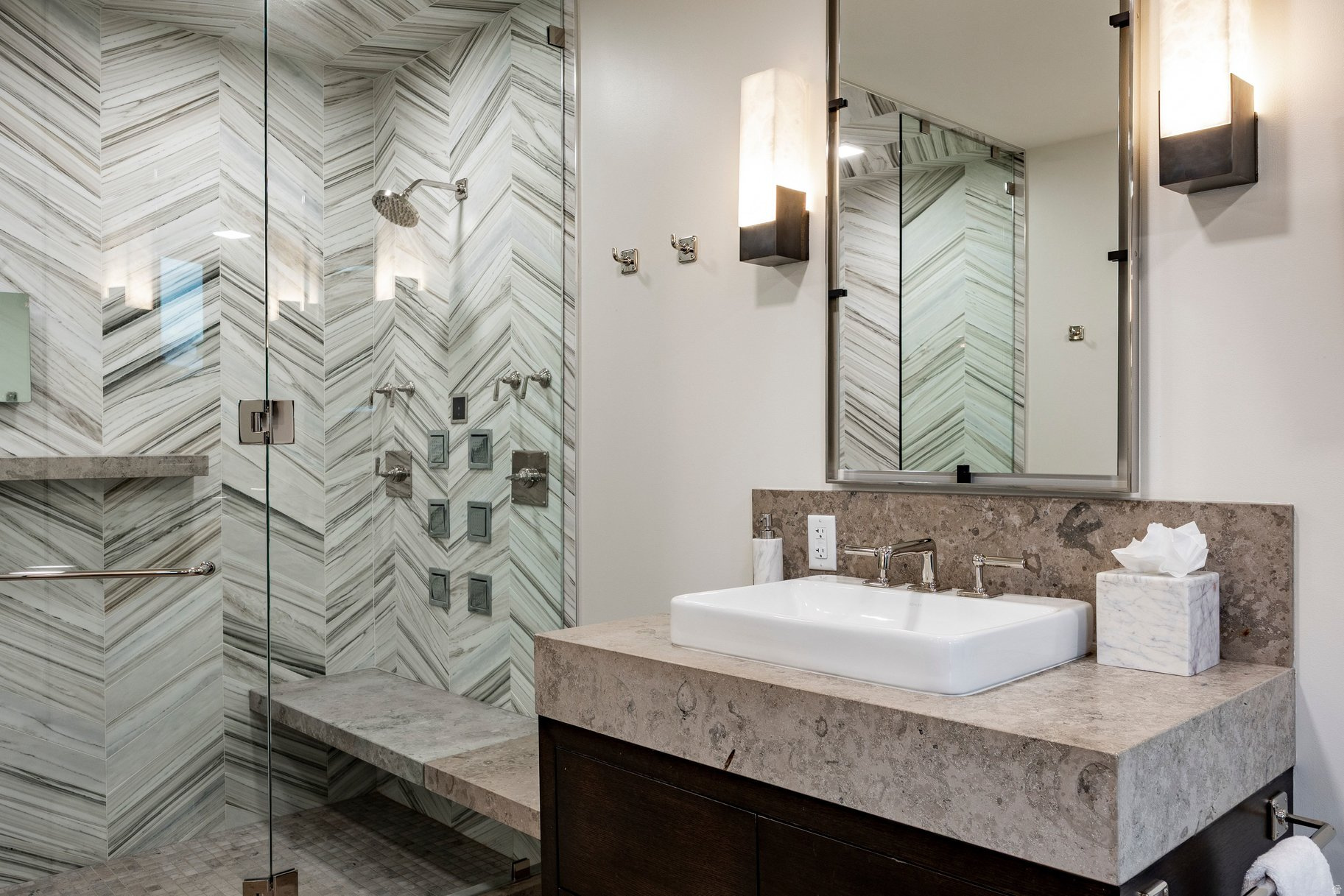 EMPIRE RESIDENCES - Residential