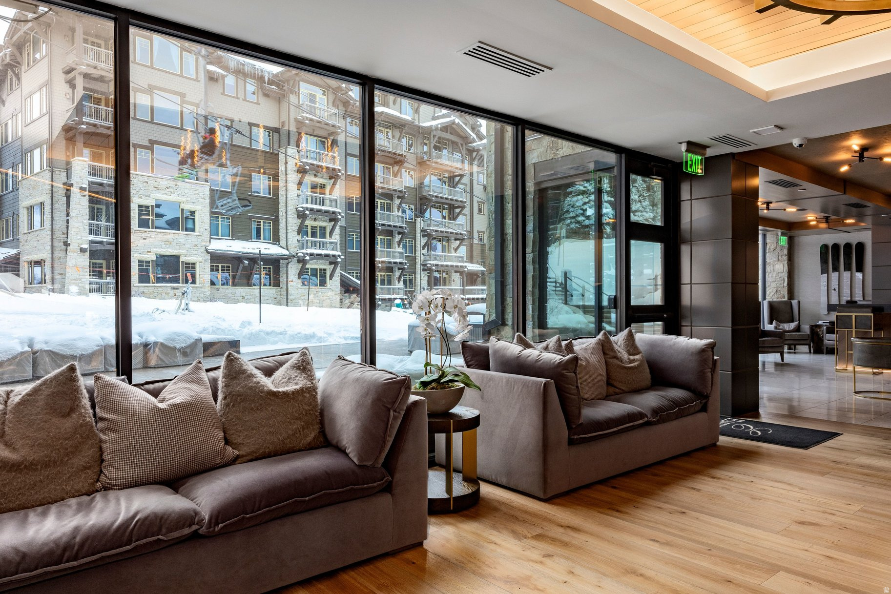 EMPIRE RESIDENCES - Residential