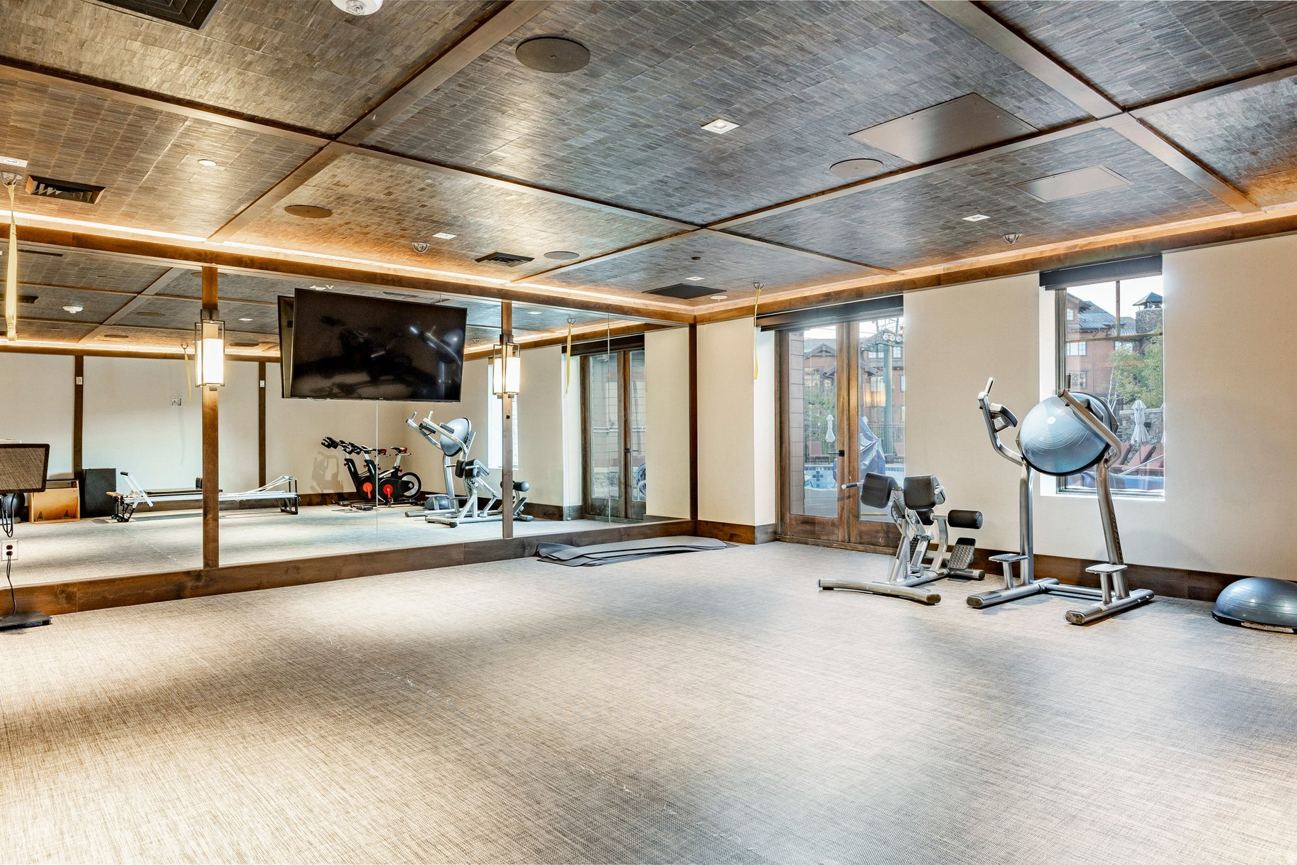 EMPIRE RESIDENCES - Residential