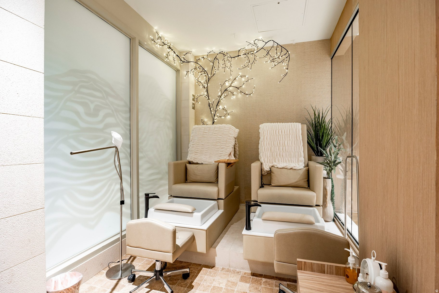 EMPIRE RESIDENCES - Residential