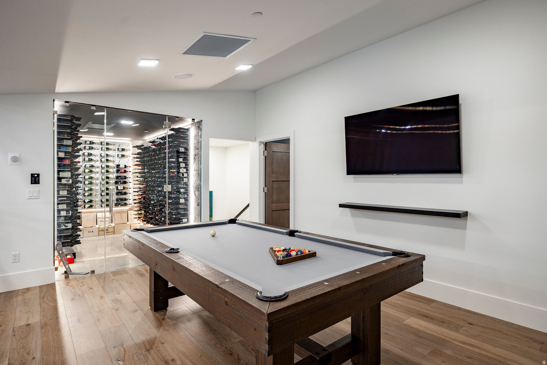 EMPIRE RESIDENCES - Residential