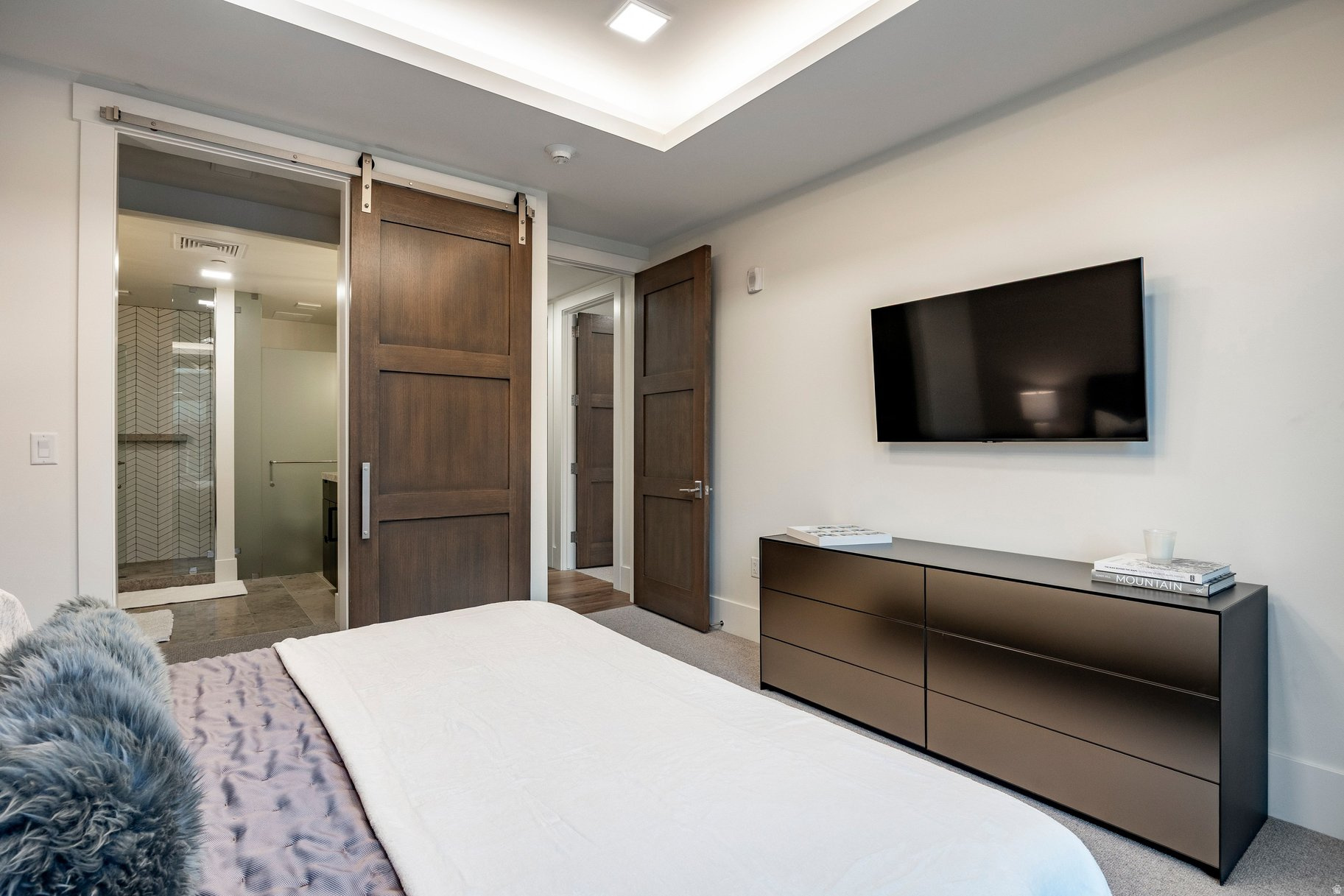 EMPIRE RESIDENCES - Residential