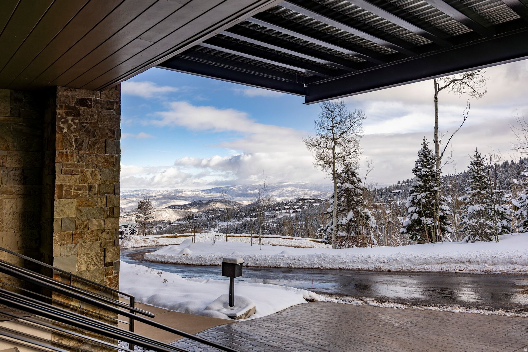 EMPIRE RESIDENCES - Residential