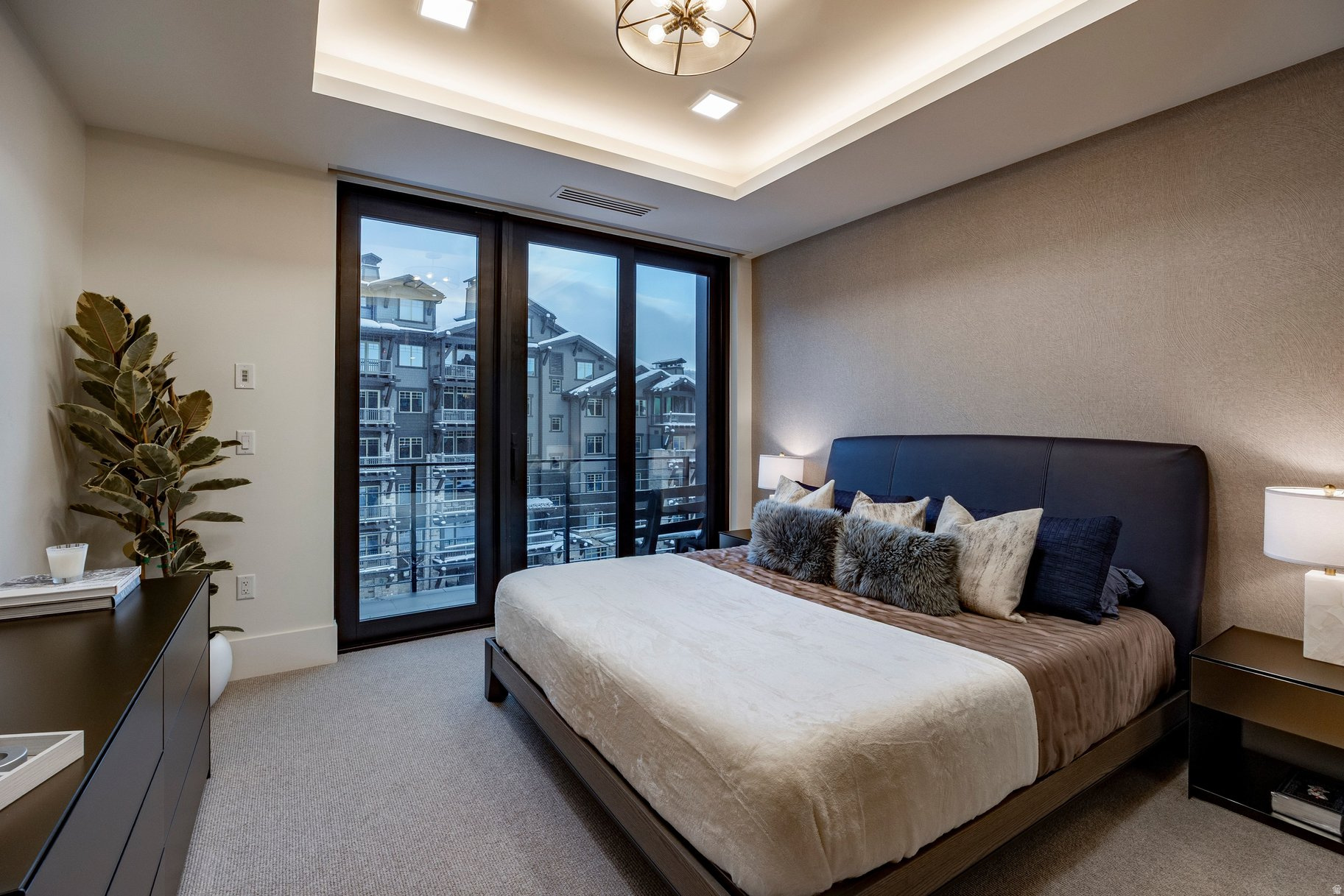 EMPIRE RESIDENCES - Residential