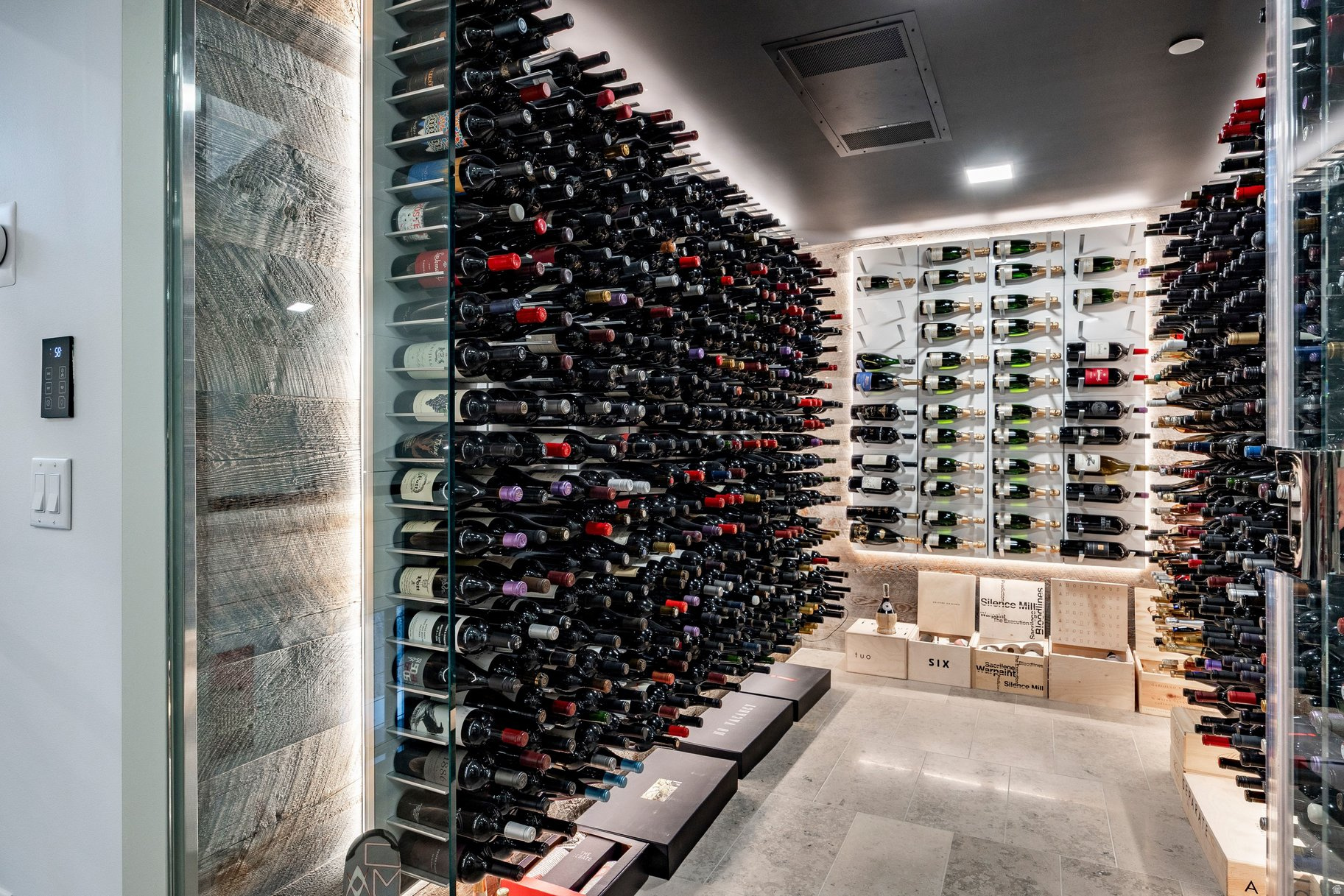 EMPIRE RESIDENCES - Residential