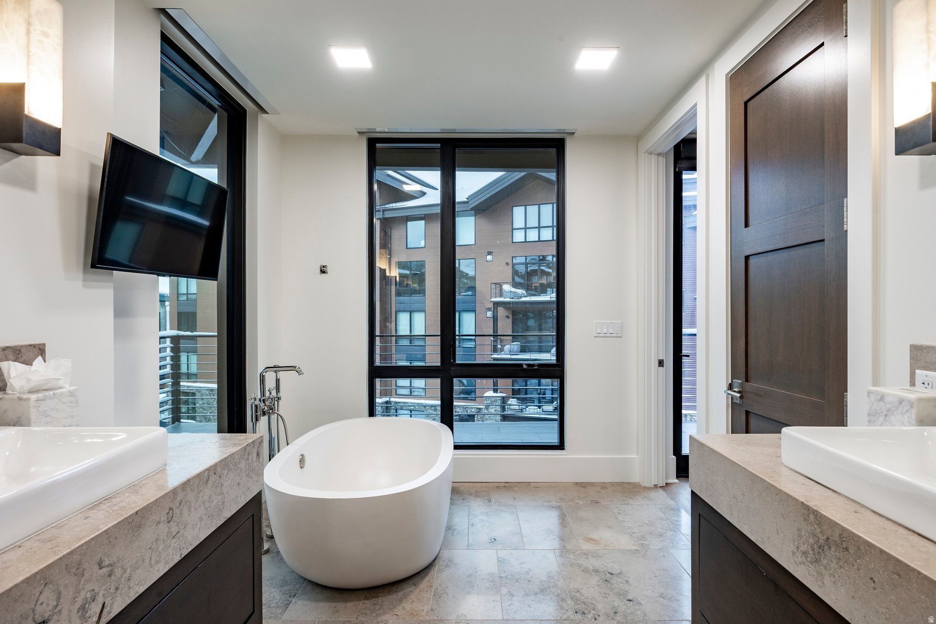 EMPIRE RESIDENCES - Residential