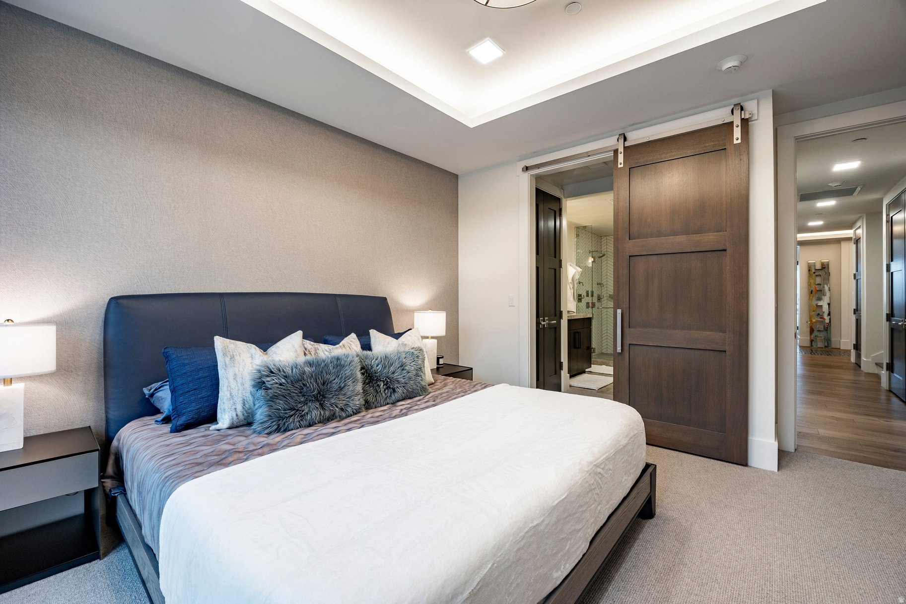 EMPIRE RESIDENCES - Residential