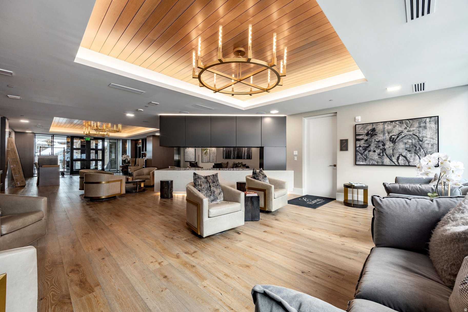 EMPIRE RESIDENCES - Residential