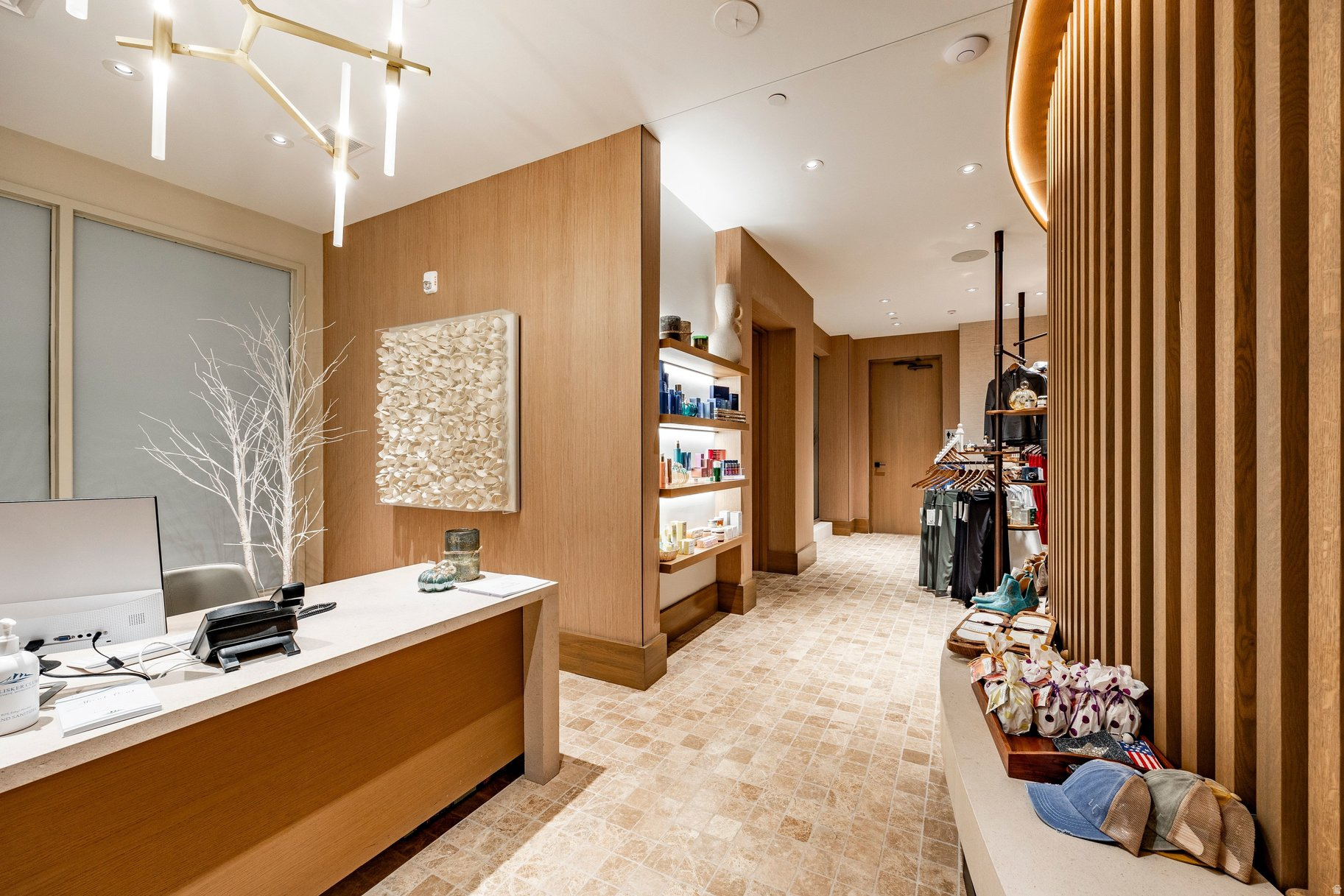 EMPIRE RESIDENCES - Residential